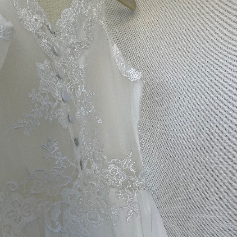 Custom Wedding gown - Picture 13 of 14
